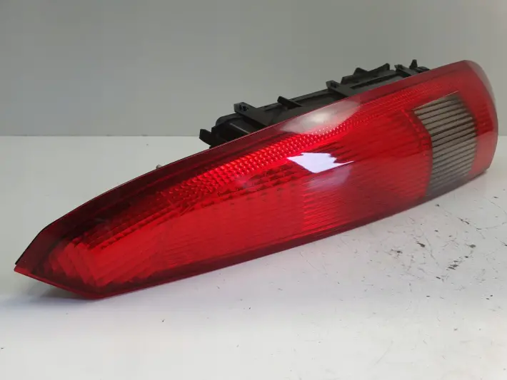 Ford Fiesta MK5 MK6 5D 02-05r TYLNA LAMPA PRAWA prawy tył pasażera