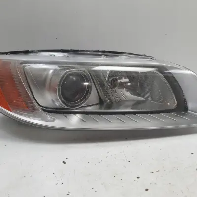 Volvo V70 III XC70 S80 II XENON PRZEDNIA LAMPA PRAWA prawy przód 31214348