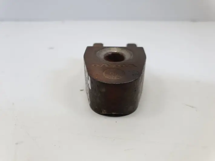 Volvo V70 III XC70 II lift 2.0D D4 ŁAPKA WTRYSKIWACZA wtrysku mocowanie