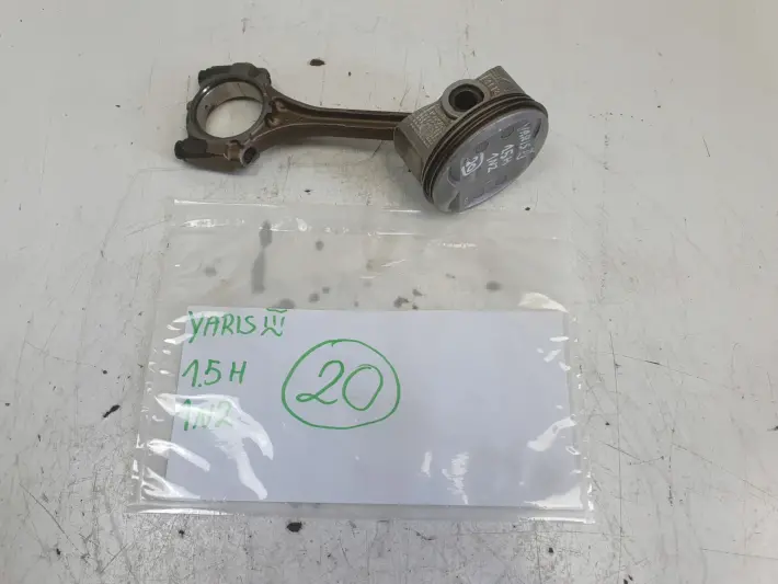 Toyota Yaris III 1.5 H HYBRID TŁOK KORBOWÓD 1NZ