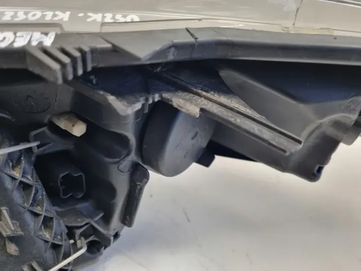 Renault Megane III 08-12r PRZEDNIA LAMPA PRAWA PRAWY PRZÓD 260100017R