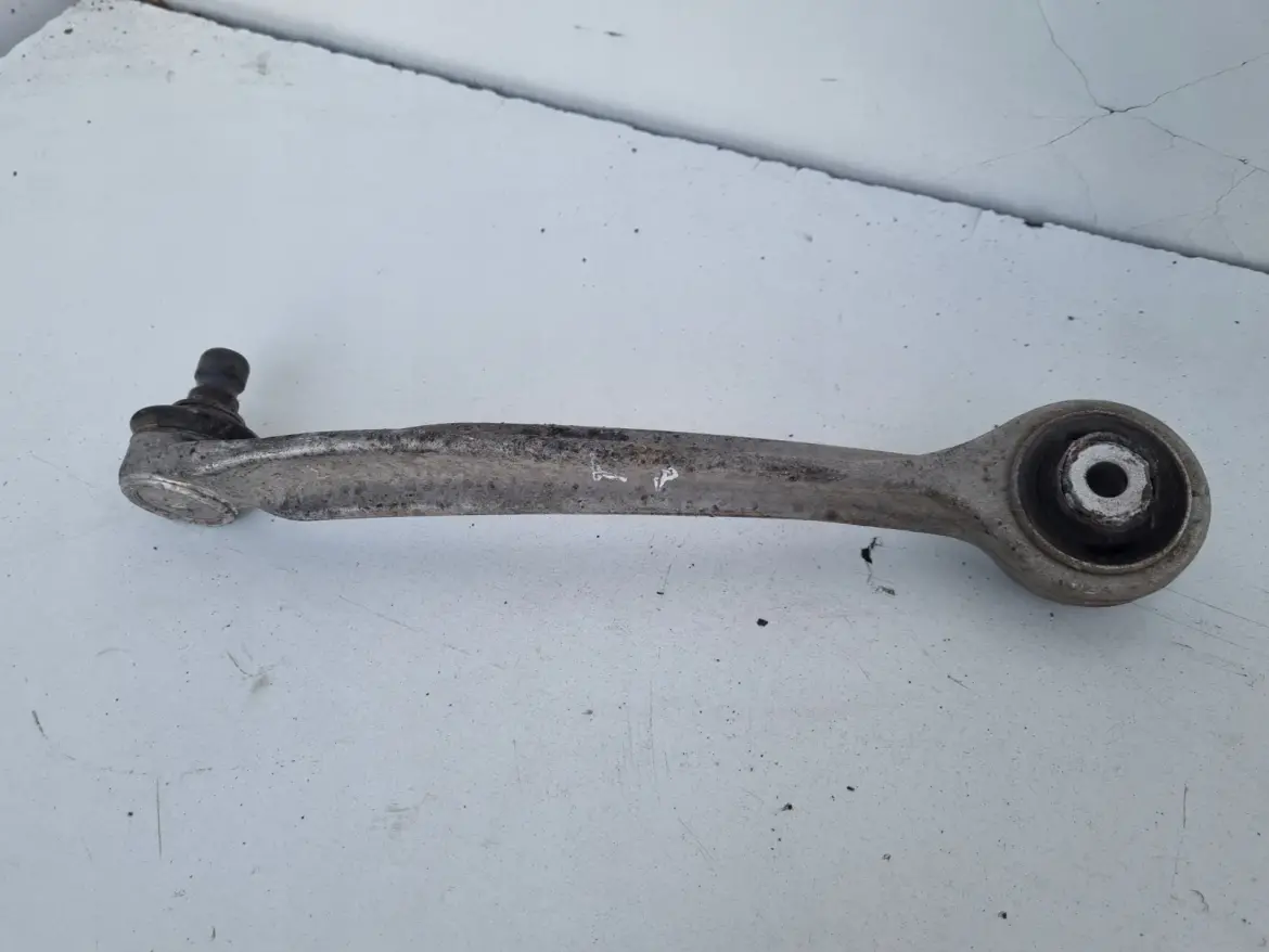 Audi A4 B5 Passat B5 PRZEDNI LEWY GÓRNY WAHACZ przód