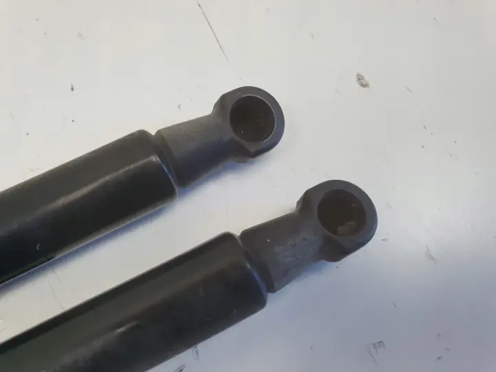 Mercedes W204 SIŁOWNIK KLAPY BAGAŻNIKA Teleskop siłowniki A2049803064 Kpl
