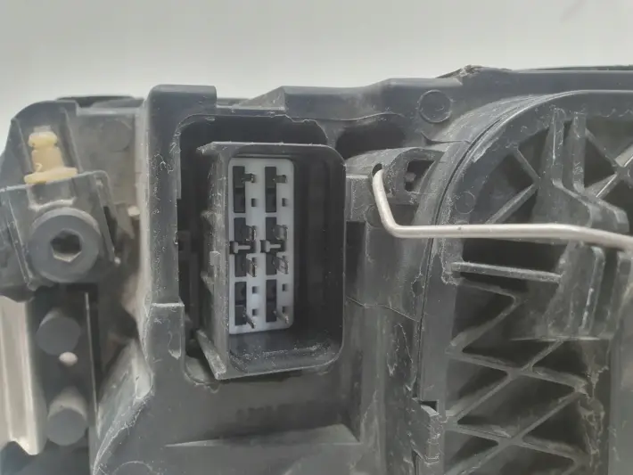 Volvo S40 II V50 LIFT PRZEDNIA LAMPA PRAWA prawy przód 0301237202 31265695