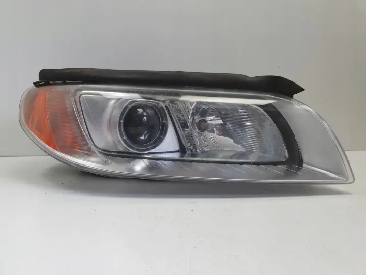 Volvo V70 III XC70 S80 II XENON PRZEDNIA LAMPA PRAWA prawy przód 31214348