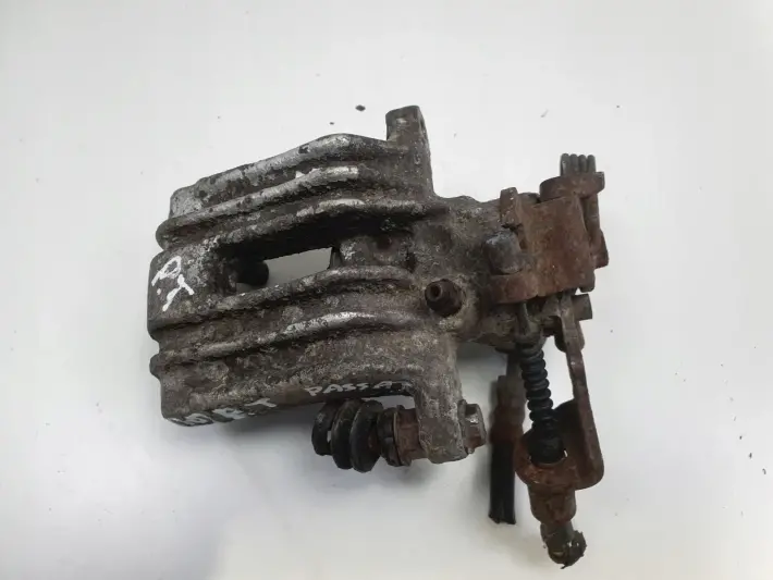 Vw Passat B5 Audi A4 B5 ZACISK HAMULCOWY Prawy tył pasażera