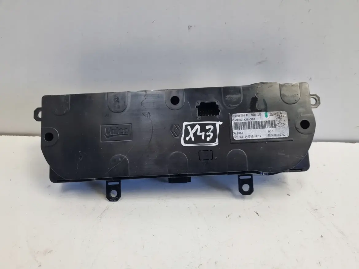 Renault Clio IV PANEL KLIMATYZACJI Nawiewu 275108796R