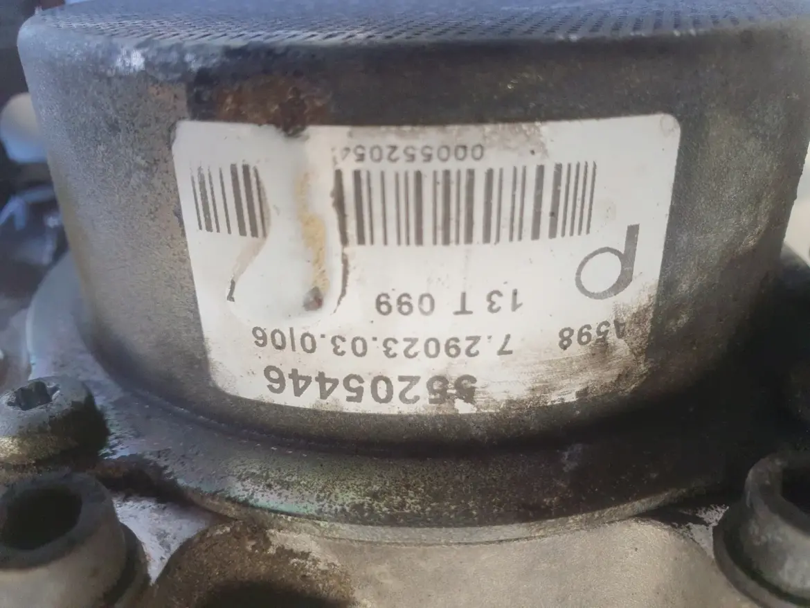 Opel Insignia 2.0 CDTI POKRYWA ZAWORÓW wałki 55581593