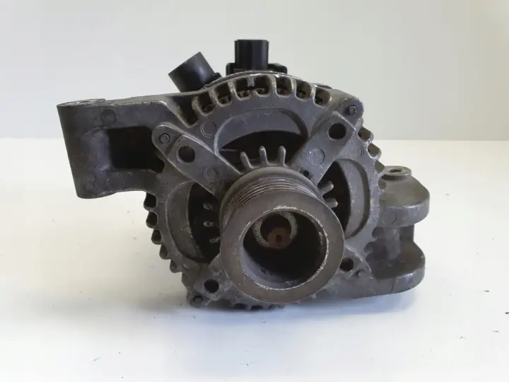 Ford C-Max Focus mk2 1.8 16V ALTERNATOR 30667069 3M5T-10300-LC