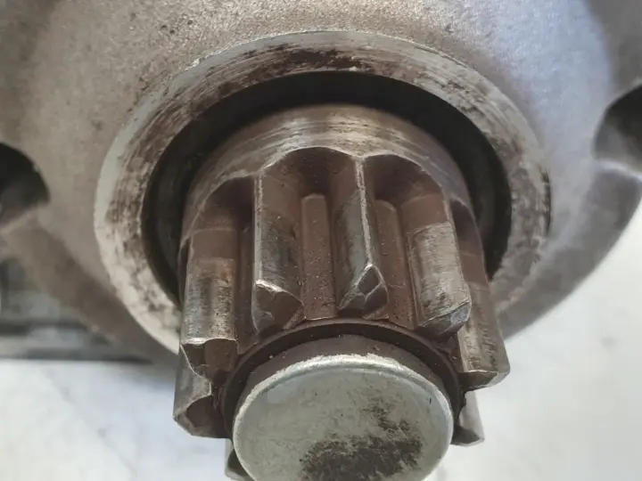 VW Golf V 1.9 TDI ROZRUSZNIK 02E911023H