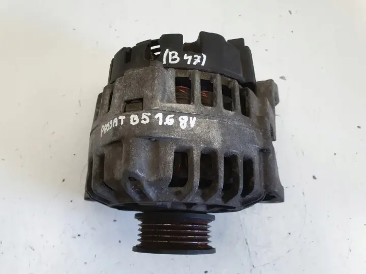 VW Passat B5 1.6 8V ALTERNATOR Valeo