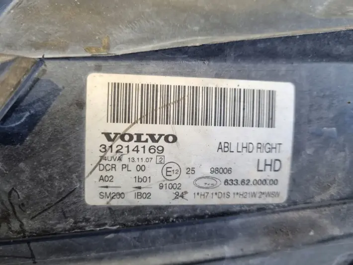 Volvo V70 III XC70 PRZEDNIA LAMPA PRAWA PRAWY PRZÓD XENON SKRĘTNY 31214169