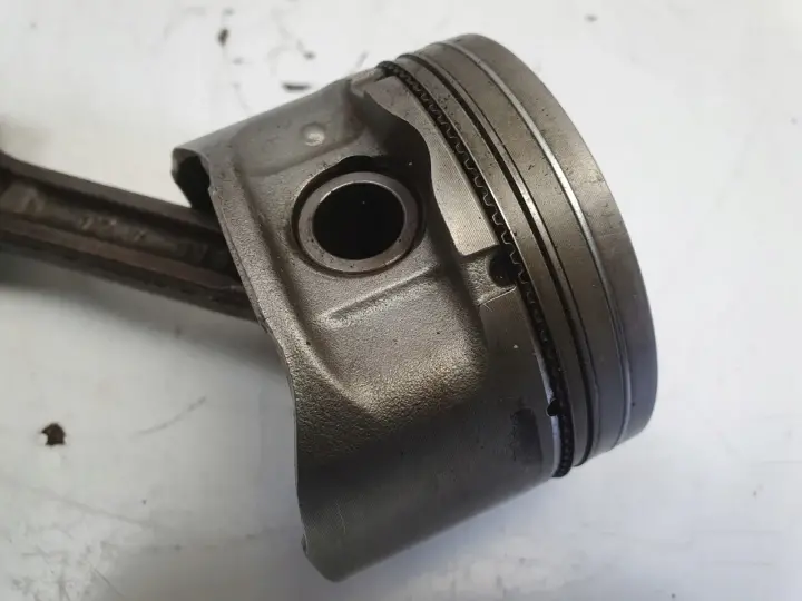 Kia Sportage II 2.0 16V TŁOK korbowód G4GC 141KM