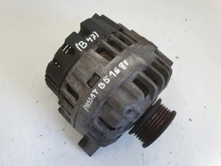 VW Passat B5 1.6 8V ALTERNATOR Valeo