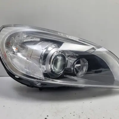 Volvo V60 S60 II PRZEDNIA LAMPA PRAWA prawy przód XENON 31383063