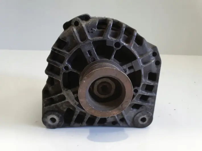 Renault Megane II 1.9 DCI ALTERNATOR 8200290217 valeo 125A