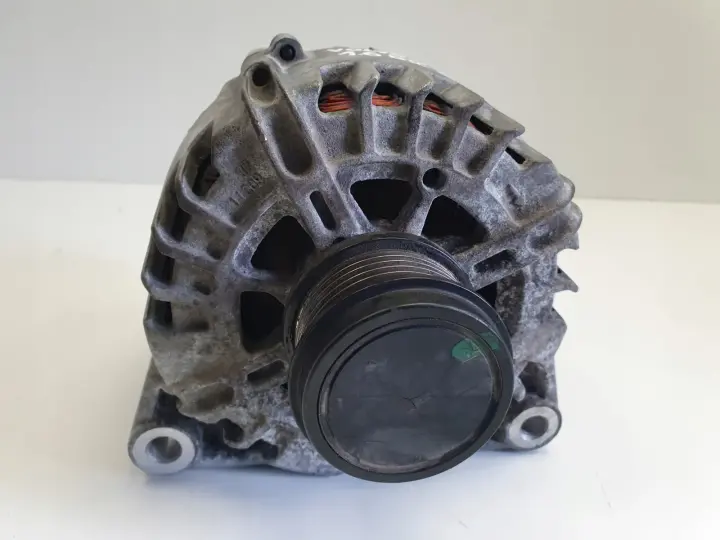 Volvo V40 II 1.6 D2 ALTERNATOR 30659390 valeo 150A