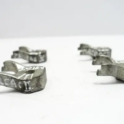 Mazda 6 II GH 2.0 16V ŁAPKA WTRYSKÓW Mocowanie