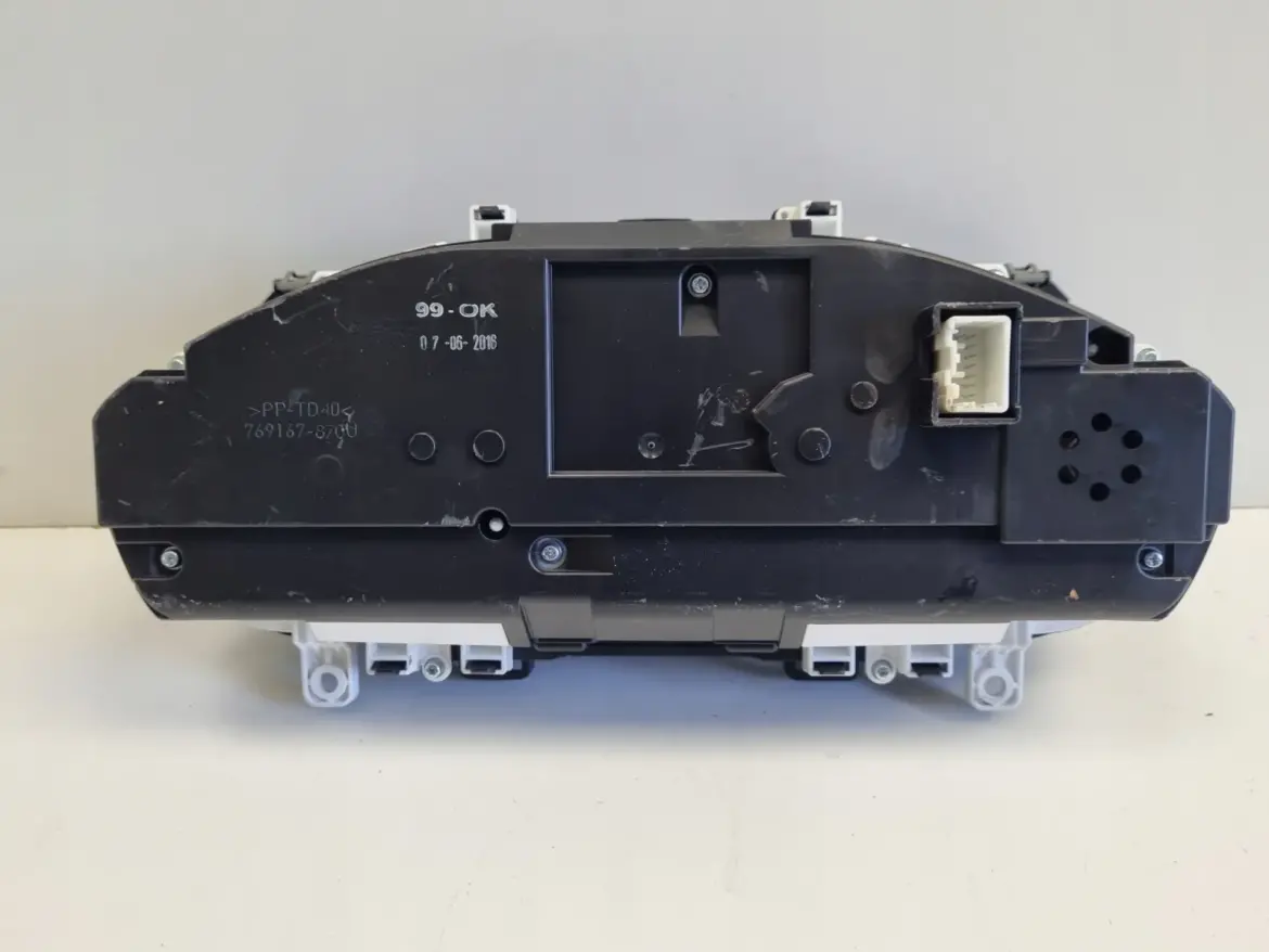 Volvo V40 II lift LICZNIK ZEGARY Europa 31453103