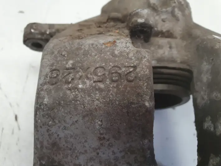 Mercedes W204 PRZEDNI ZACISK HAMULCOWY prawy przód PASAŻERA 295x28