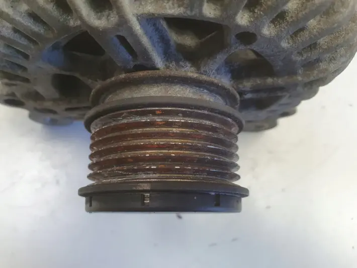 Audi A3 II 8P 1.9 TDI ALTERNATOR 06F903023C valeo