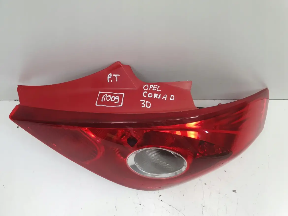 Opel Corsa D 3 drzwi TYLNA LAMPA PRAWA prawy tył pasażera 13269051