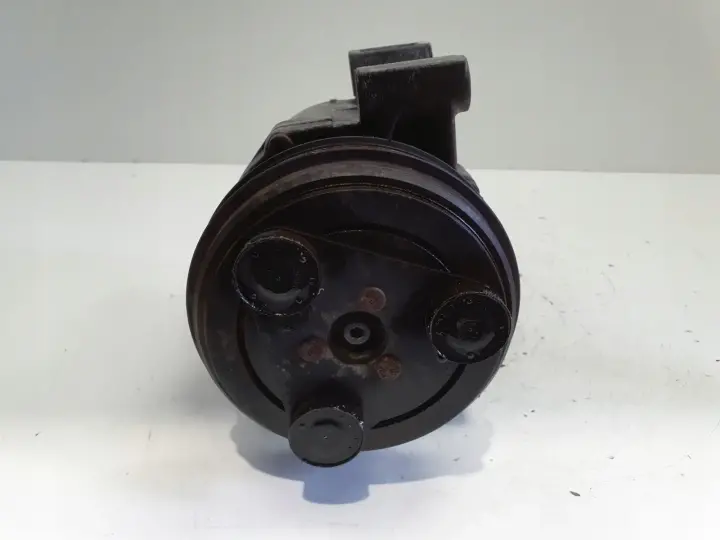 Subaru Impreza II 2.0 i SPRĘŻARKA KLIMATYZACJI 73111FE040