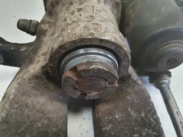 Renault Megane IV TYLNY ZACISK HAMULCOWY prawy tył 440008660R