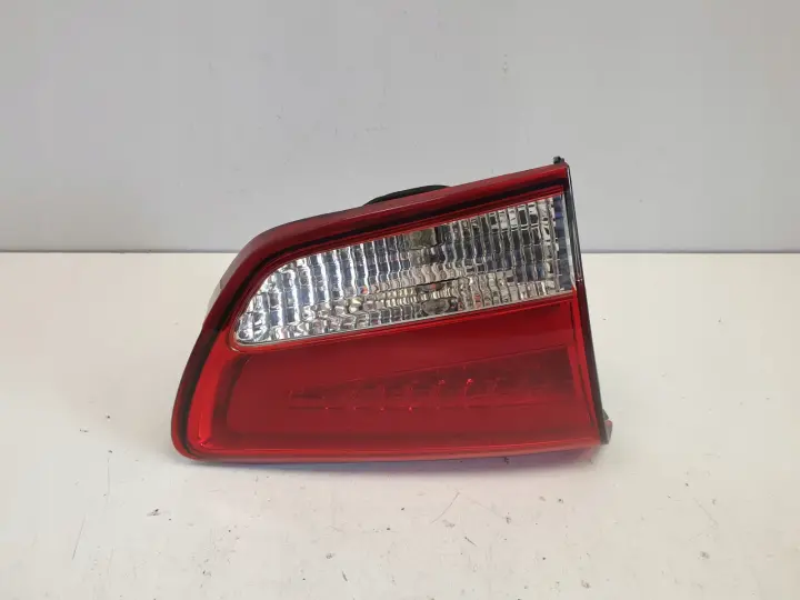 Kia Carens IV TYLNA LAMPA LEWA tył W KLAPE LED