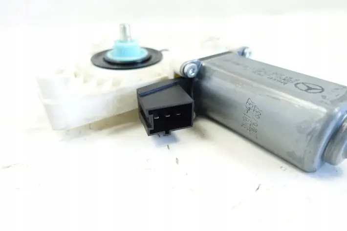 Mercedes W245 SILNICZEK PRZEDNIEJ SZYBY lewy przód