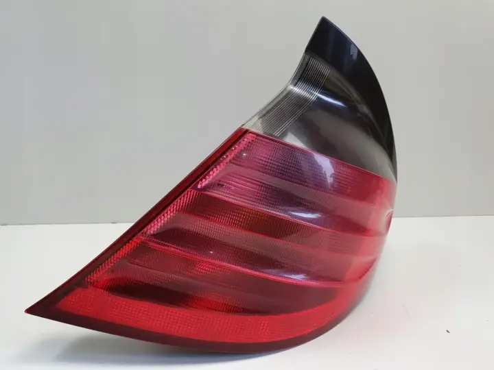 Mercedes W203 Coupe CL203 00-08r TYLNIA LAMPA PRAWA PRAWY TYŁ 15163100