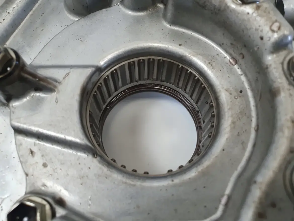 Toyota RAV4 RAV-4 III 2.2 D4D OBUDOWA ROZRZĄDU pokrywa