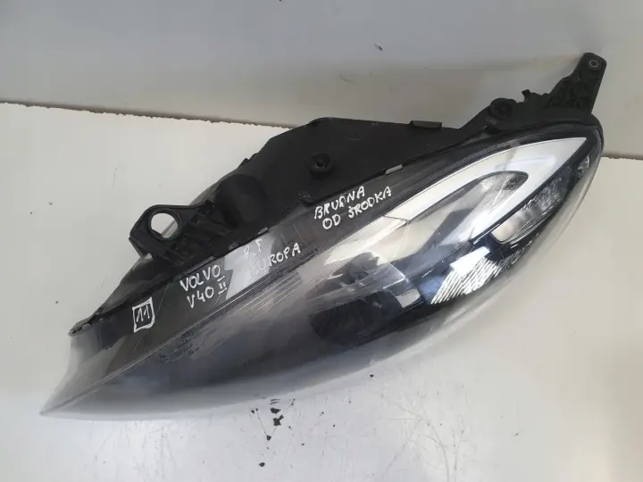 Volvo V40 II 12-16r PRZEDNIA LAMPA LEWA lewy przód EUROPA XENON 31420007