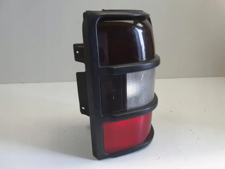 Mitsubishi Pajero II 91-99r TYLNIA TYLNA LAMPA PRAWA prawy tył