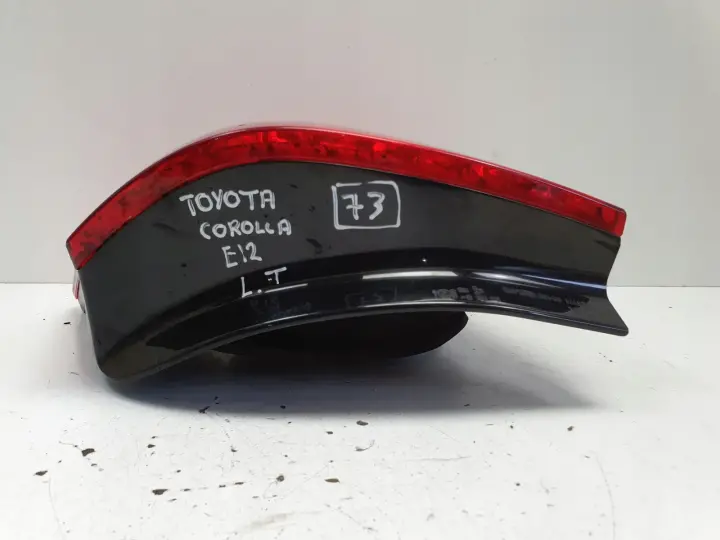 Toyota Corolla E12 LIFT TYLNIA TYLNA LAMPA LEWA lewy tył 81550-02301