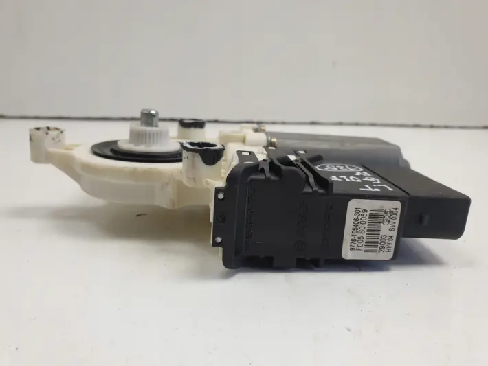 VW Golf IV 5D SILNICZEK SZYBY Lewy tył KIEROWCY