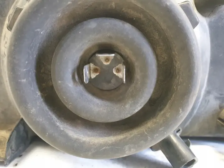 Polonez Caro Plus PRZEDNIA LAMPA LEWA lewy przód EUROPA