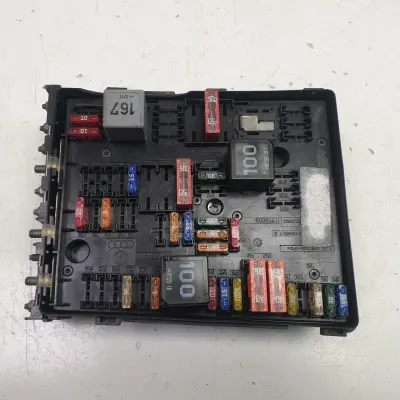 VW Passat B6 SKRZYNKA BEZPIECZNIKÓW 1K0937124Q