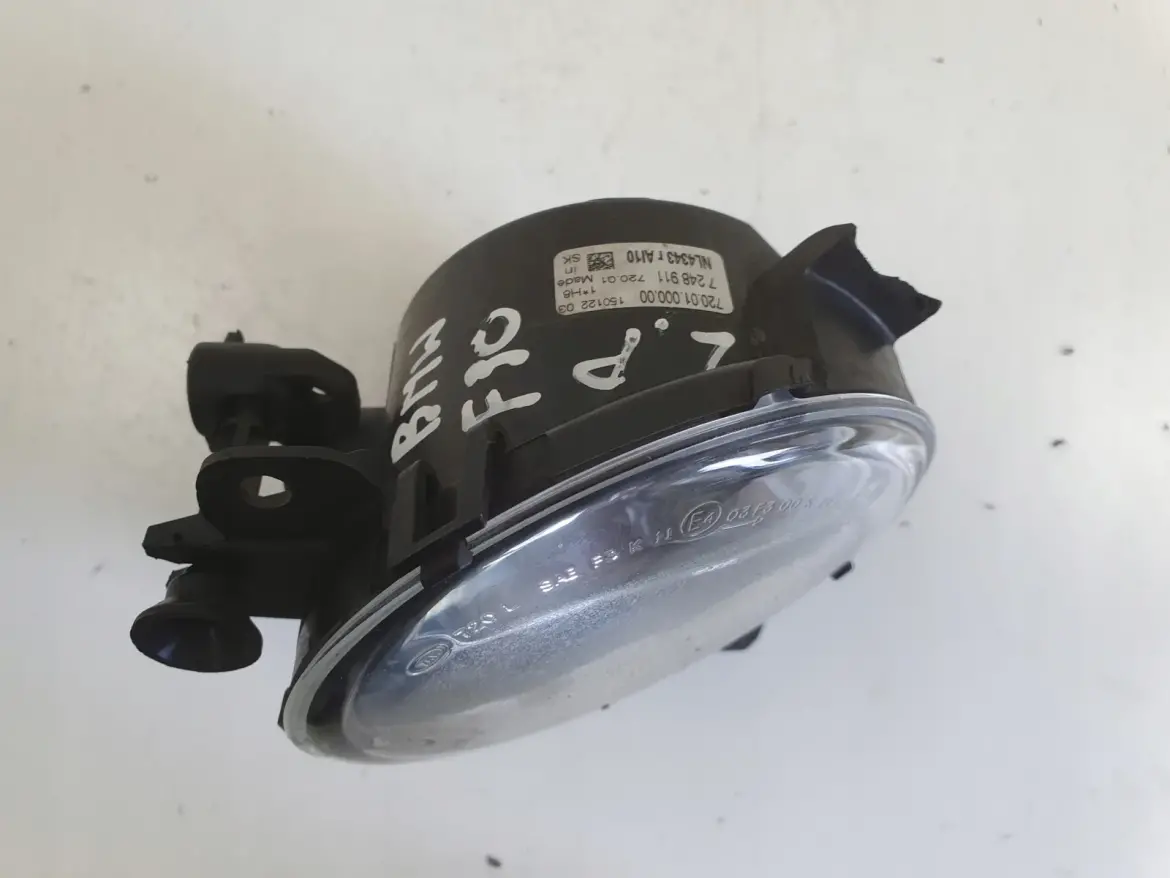 BMW F30 11-18r PRZEDNI HALOGEN PRAWY PRZÓD pasażera 7200100000