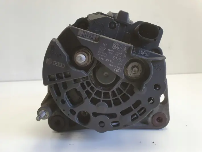 VW Polo IV 1.4 16V ALTERNATOR 90A 037903025M bosch