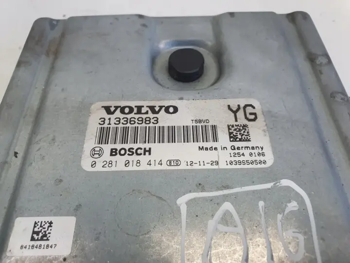 Volvo V40 II 2.0 D3 STEROWNIK SILNIKA komputer 31336983 0281018414