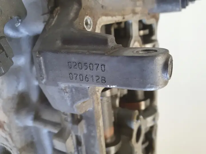 Nissan Qashqai 2.0 16V GŁOWICA CYLINDRÓW wałki