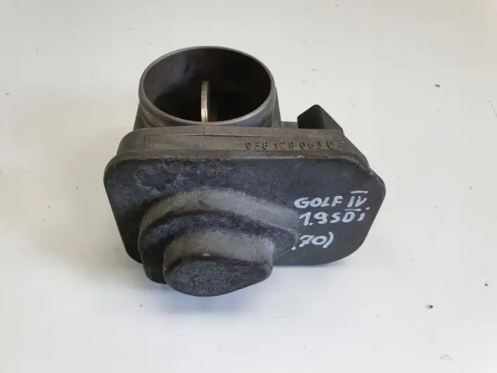 VW Golf IV 1.9 SDI PRZEPUSTNICA 038128063C