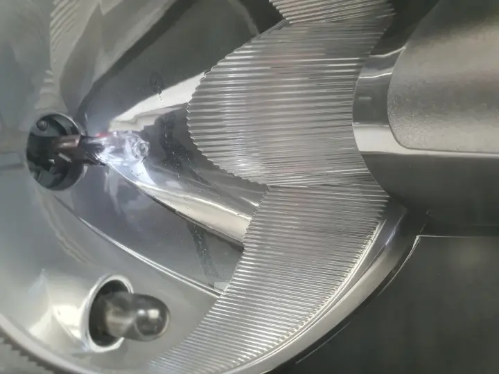 Ford Fiesta MK6 MK7 08-12r PRZEDNIA LAMPA PRAWA prawy przód Anglik ciemna