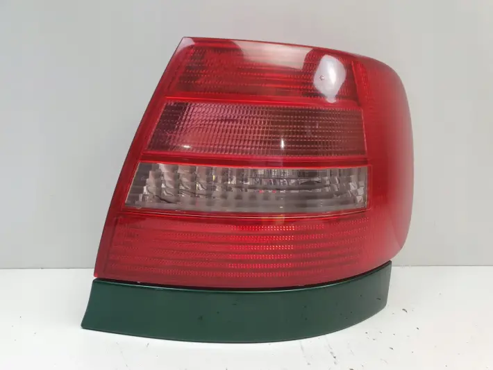 Audi A4 B5 lift sedan 99-01r TYLNA LAMPA PRAWA prawy tył 8D0945096G