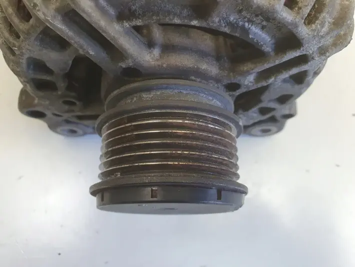 VW Golf V 1.9 TDI ALTERNATOR bosch 06F903023F 140A