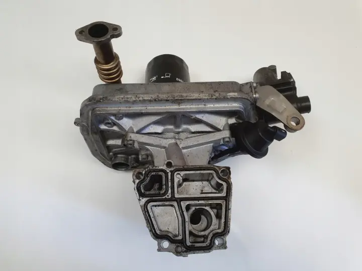 VW Transporter T5 2.0 TDI BiTDI CFC PODSTAWA FILTRA OLEJU Chłodnica