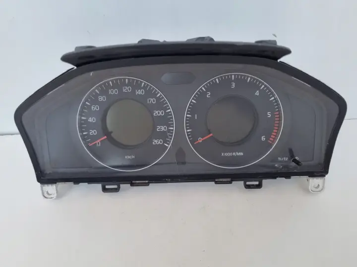 Volvo S80 II V70 III XC70 II 2.4 D5 LICZNIK ZEGARY Europa diesel 31270899AA