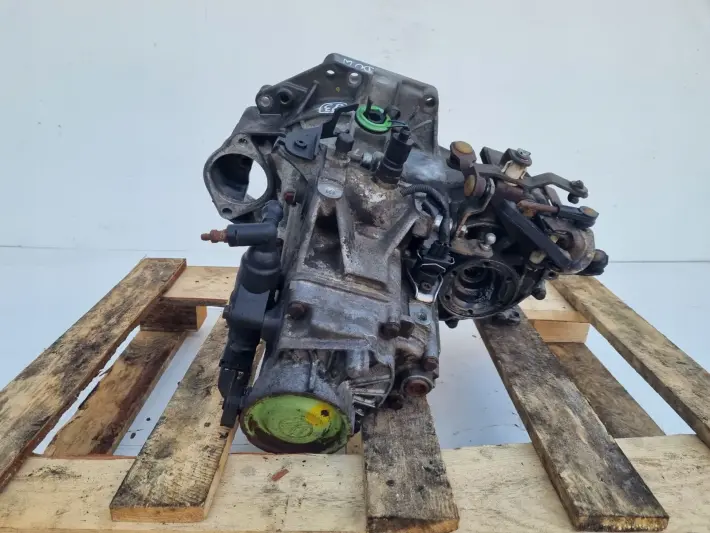 VW Bora 1.6 16V SKRZYNIA BIEGÓW DUW manualna MANUAL