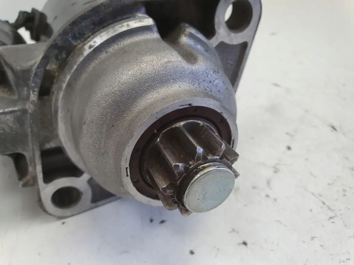 Audi A3 8L 1.8 T ROZRUSZNIK 0001121026 bosch